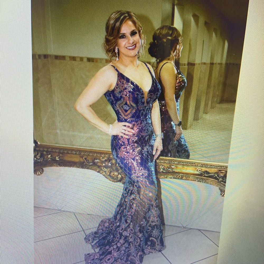 Beautiful iridescent Ava Presley prom dress. Fits a perfect size 4.